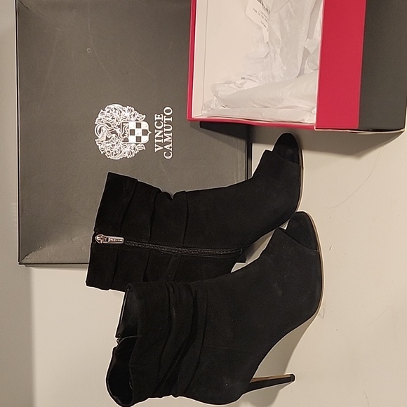 Vince Camuto heels - Picture 2 of 3